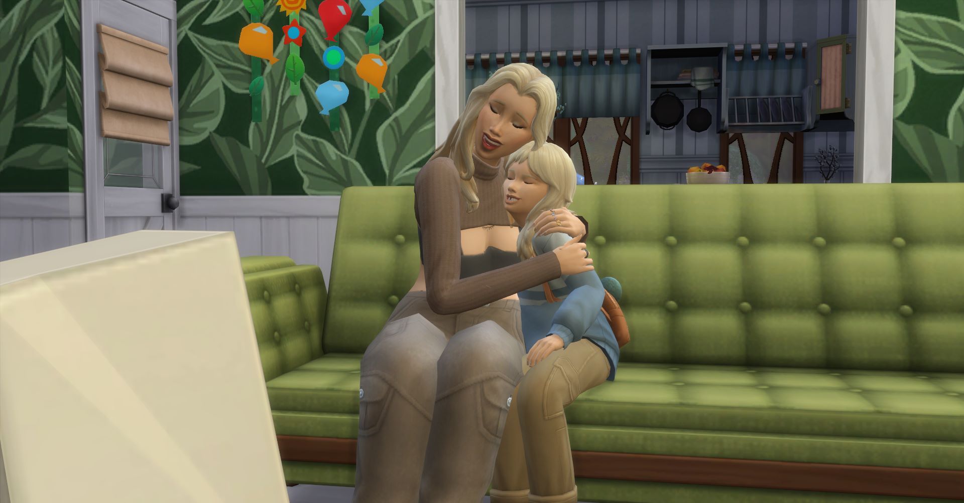 Санні та Ірен обіймаються